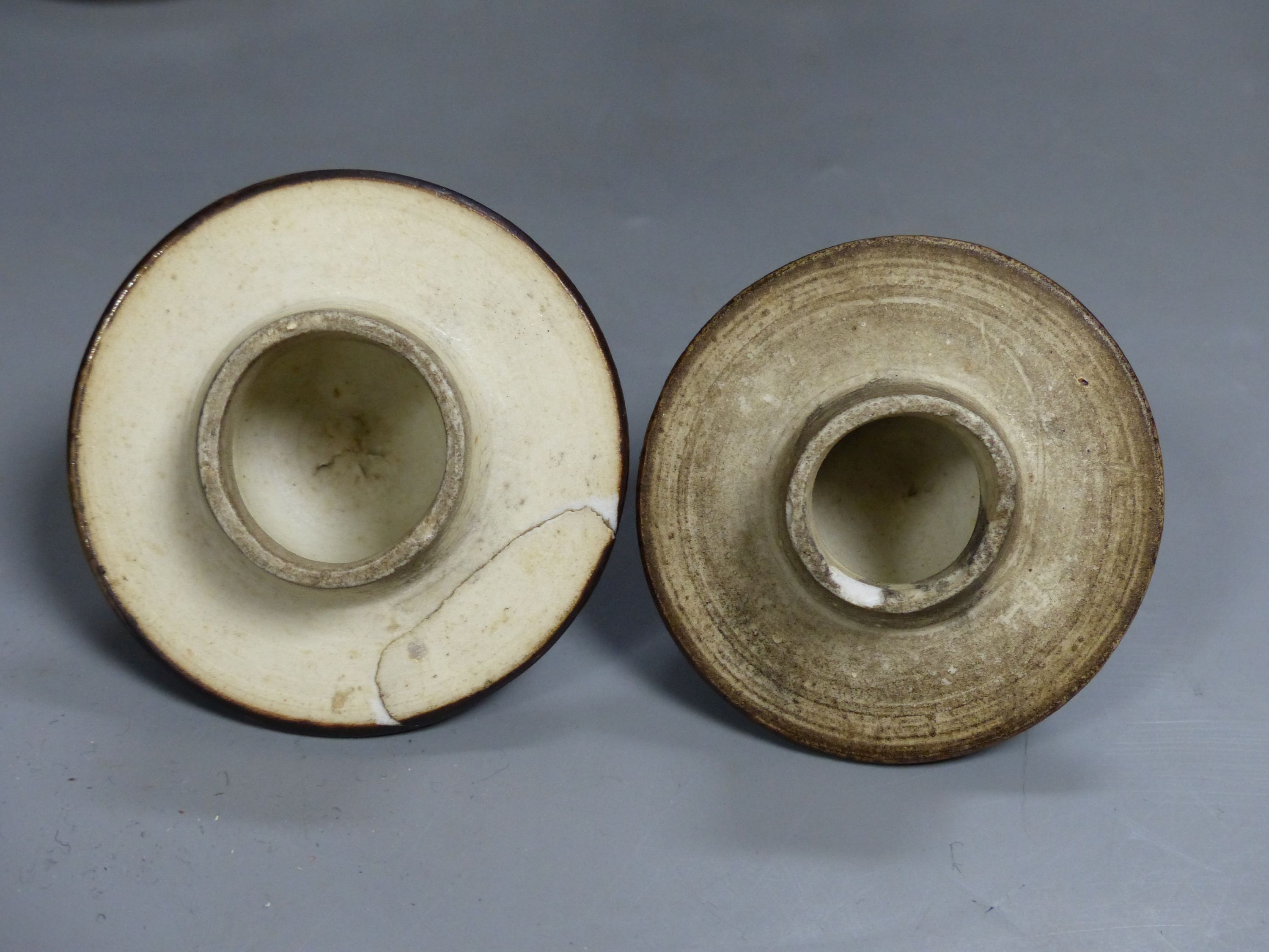 A pair of Chinese blue and white crackle glaze vases and covers, early 20th century, height 22cm